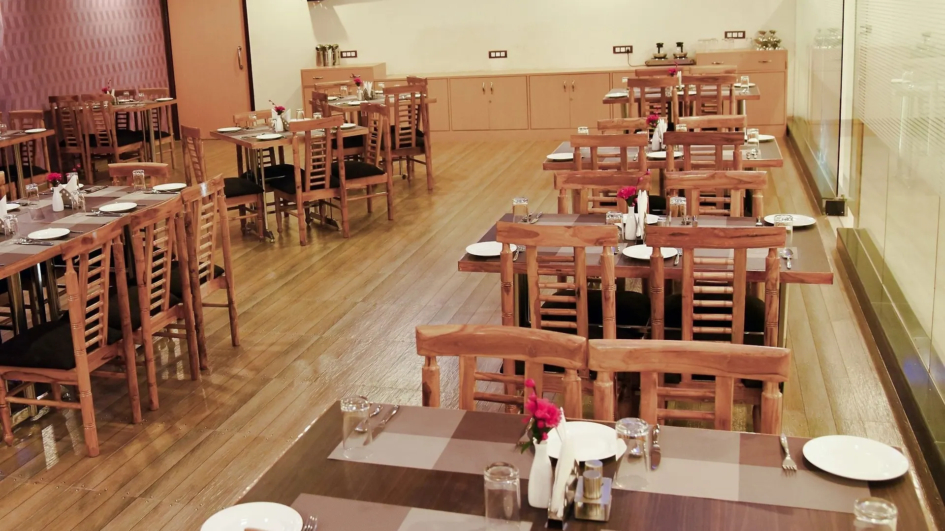 Genx Plaza Mughalsarai Hotel Mughal Sarai